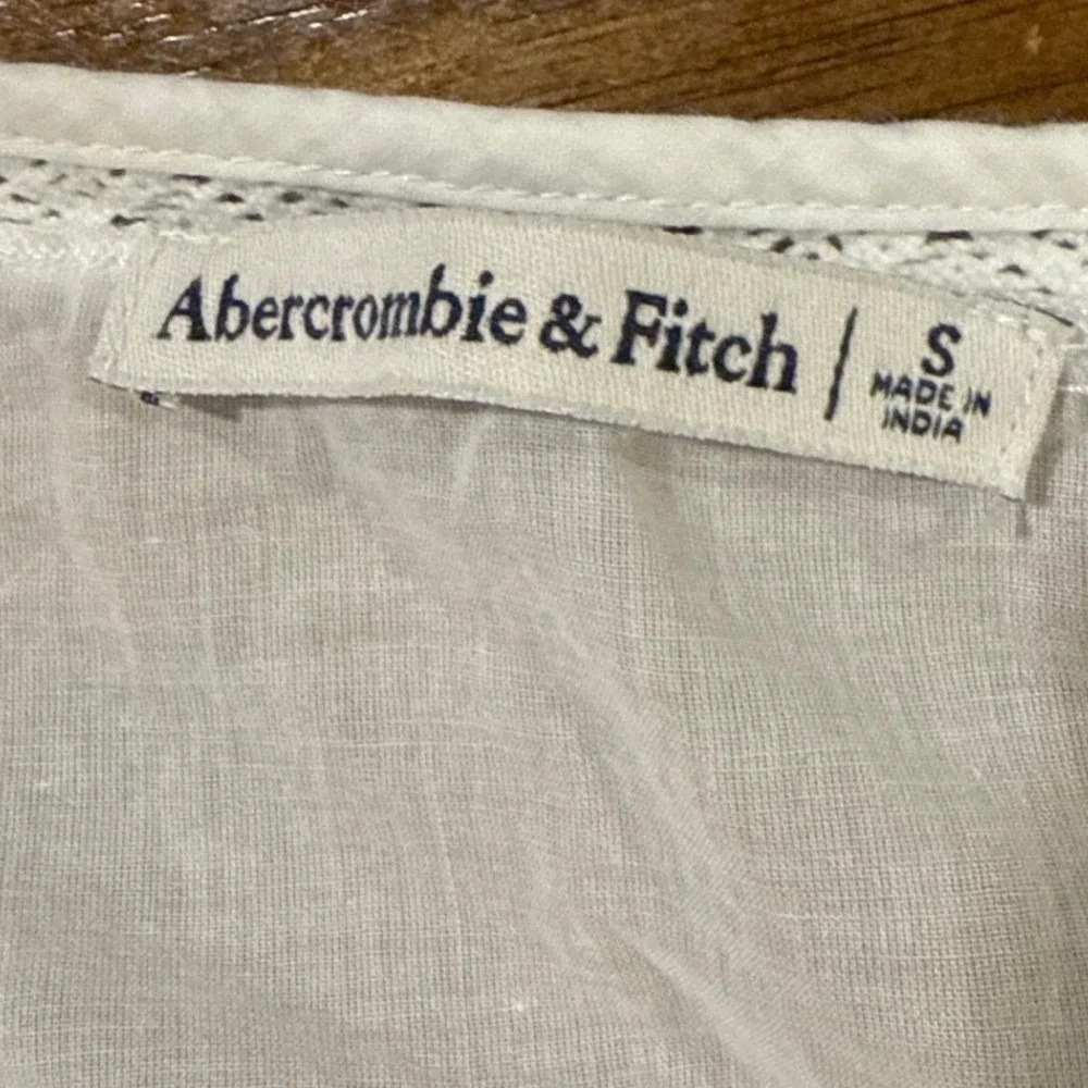 Abercrombie & Fitch Woman's White Cotton Lace Trim Pom Pom Peasant Blouse Small